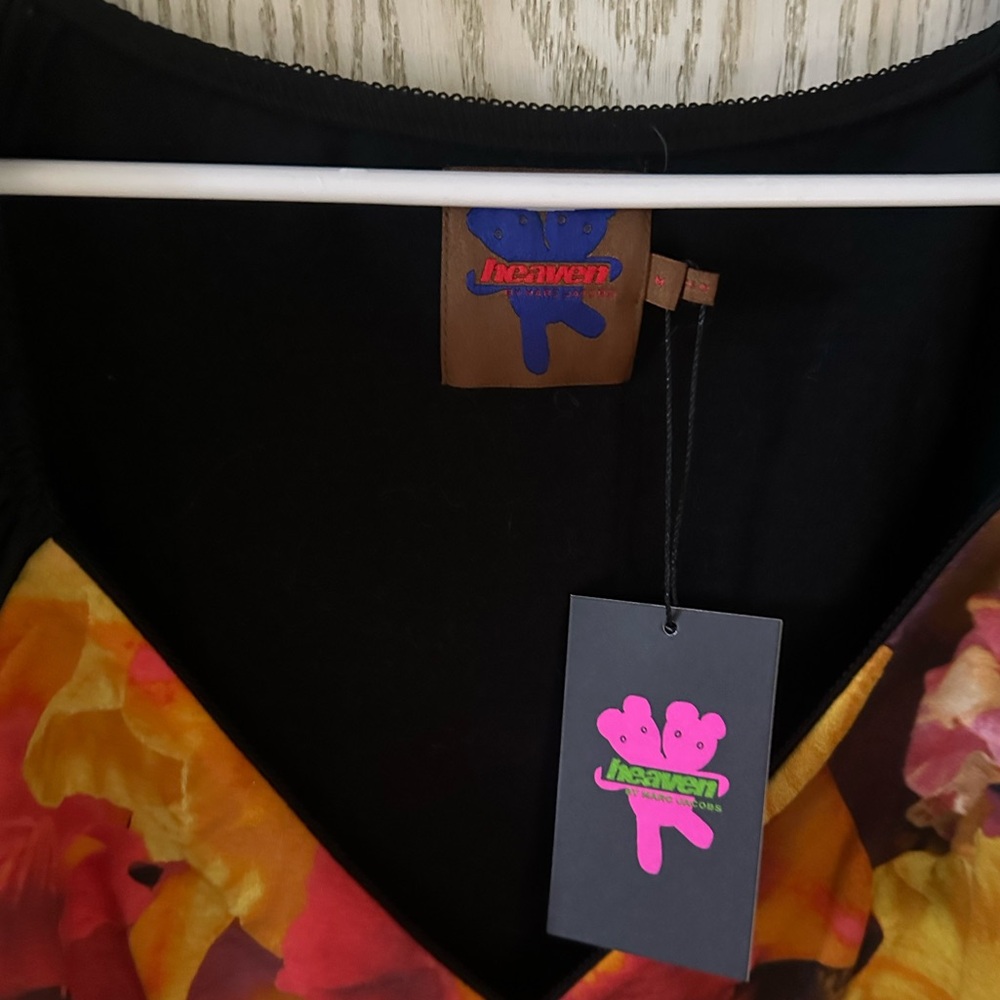Marc Jacobs Black Puff Sleeve Floral V-Neck Top with Yellow & Red Flowers - Picture 4 of 4